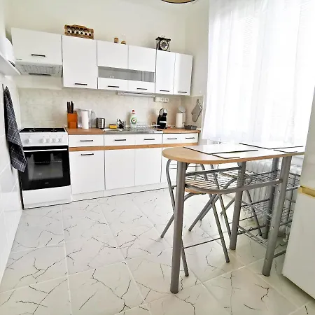 Hroncova, Near Centre And Park, Quiet Location Apartmán Kosice