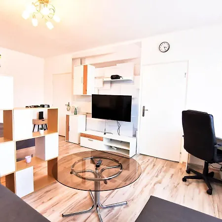 Appartement Hroncova, Near Centre And Park, Quiet Location