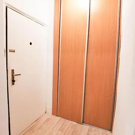 Hroncová, Near Centre&park, Quiet Location Apartamento