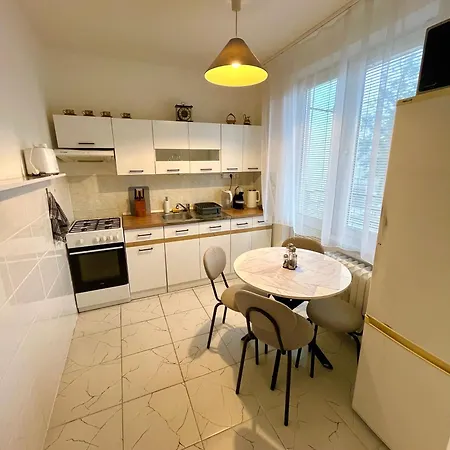 Hroncová, Near Centre&park, Quiet Location Apartamento